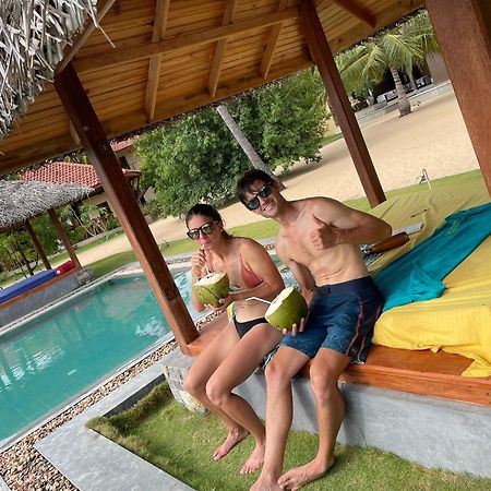 Blue Waves Kite Surfing Beach Resort Калпития Екстериор снимка