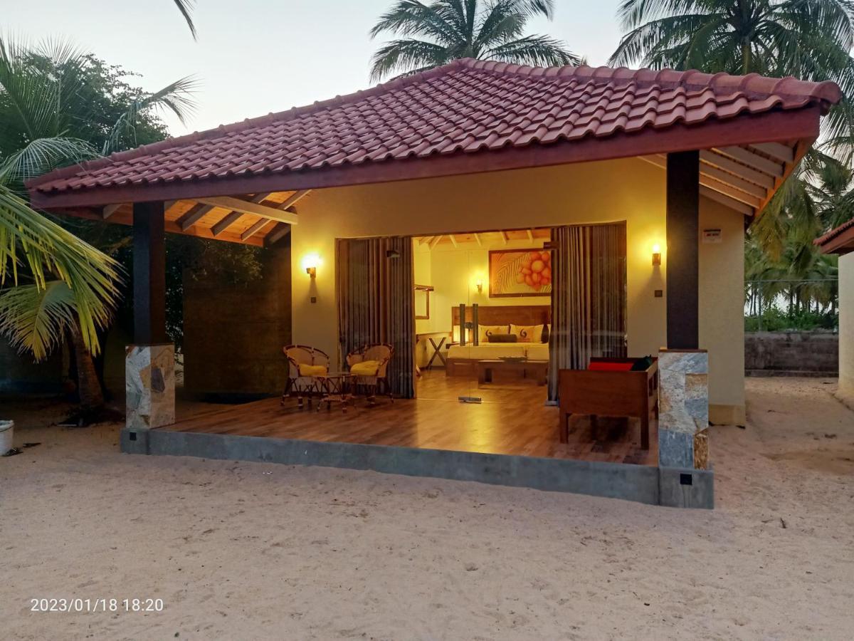 Blue Waves Kite Surfing Beach Resort Калпития Екстериор снимка