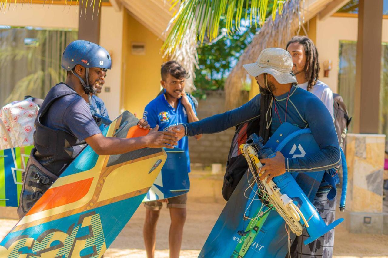 Blue Waves Kite Surfing Beach Resort Калпития Екстериор снимка