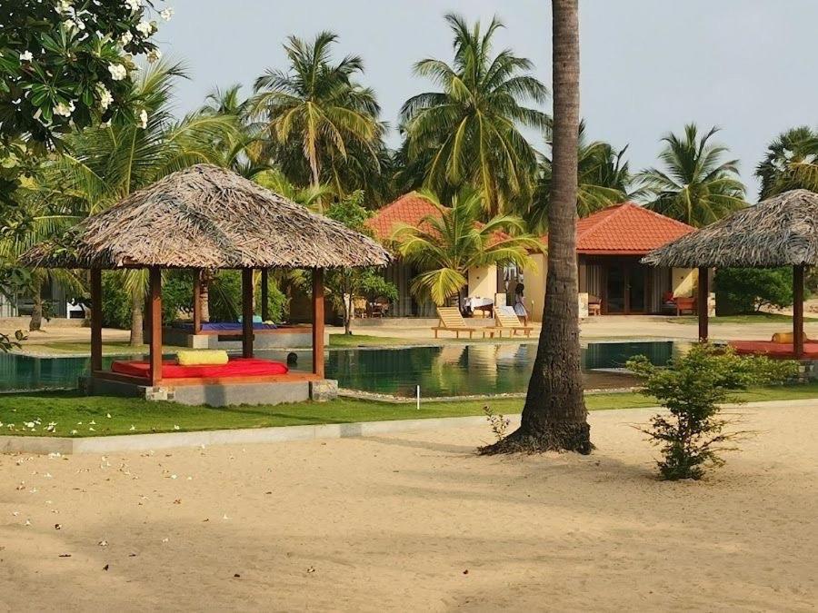 Blue Waves Kite Surfing Beach Resort Калпития Екстериор снимка